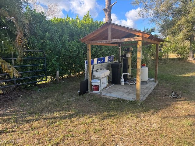 8199 Suncoast DR, North Fort Myers, FL 33917