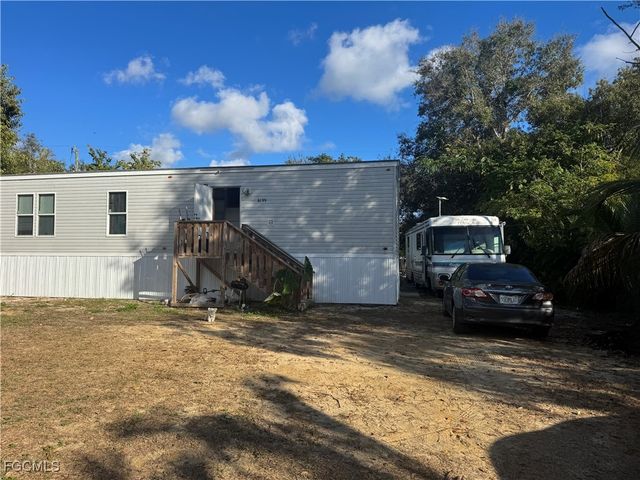 8199 Suncoast DR, North Fort Myers, FL 33917