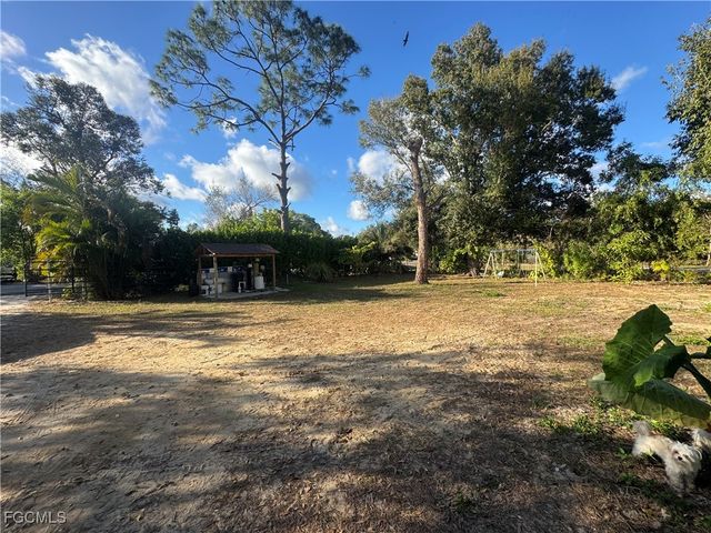 8199 Suncoast DR, North Fort Myers, FL 33917