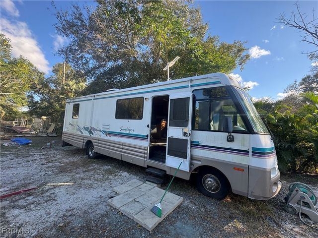 8199 Suncoast DR, North Fort Myers, FL 33917