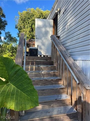 8199 Suncoast DR, North Fort Myers, FL 33917