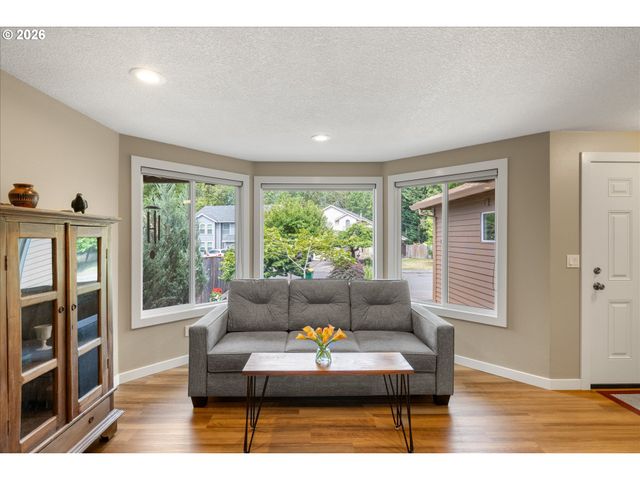 11890 Sw WILTON Ave, Portland, OR 97223