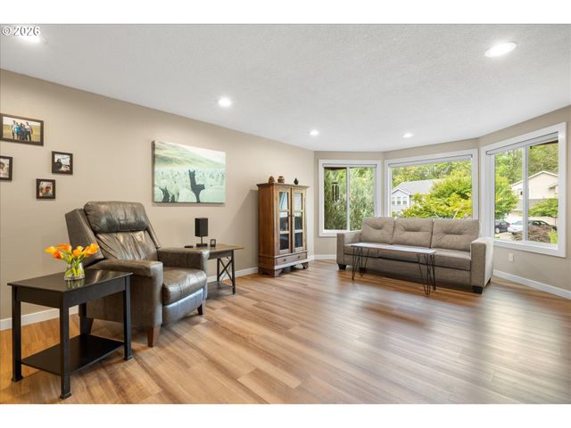 11890 Sw WILTON Ave, Portland, OR 97223