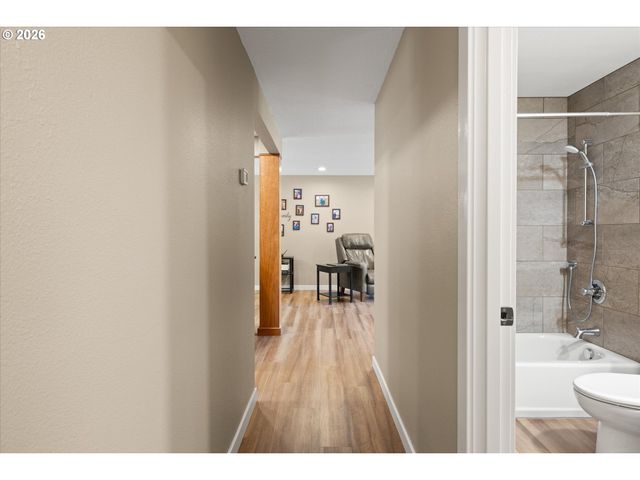 11890 Sw WILTON Ave, Portland, OR 97223