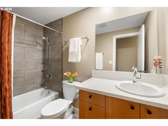 11890 Sw WILTON Ave, Portland, OR 97223