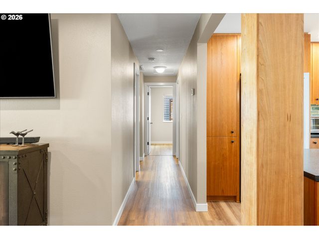 11890 Sw WILTON Ave, Portland, OR 97223