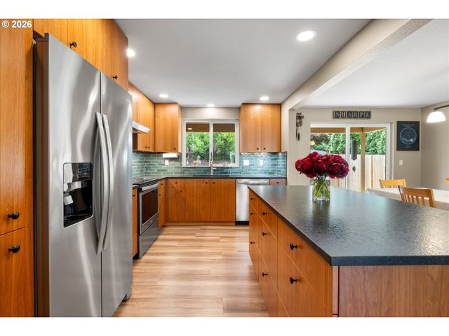 11890 Sw WILTON Ave, Portland, OR 97223