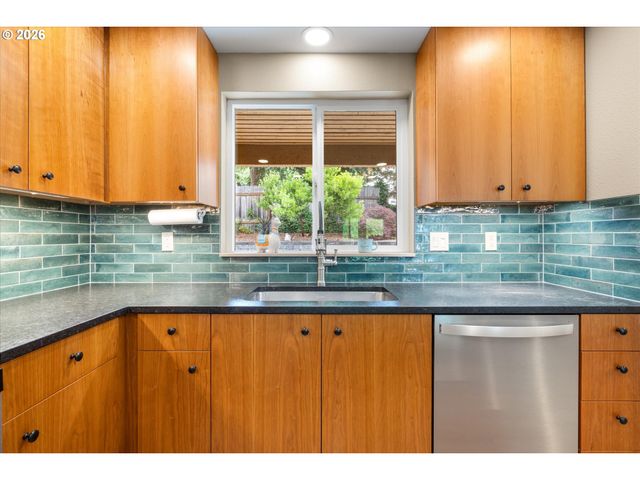 11890 Sw WILTON Ave, Portland, OR 97223