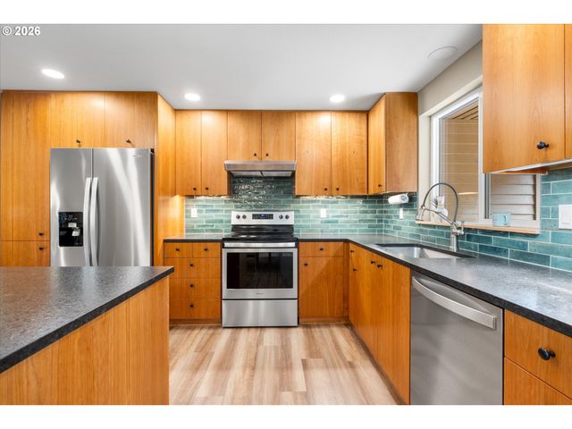 11890 Sw WILTON Ave, Portland, OR 97223