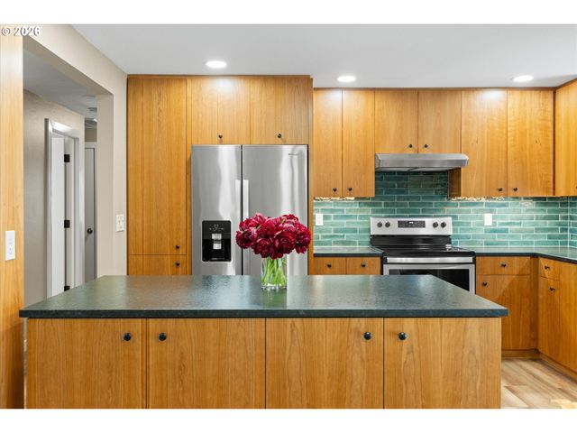 11890 Sw WILTON Ave, Portland, OR 97223