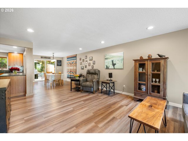 11890 Sw WILTON Ave, Portland, OR 97223