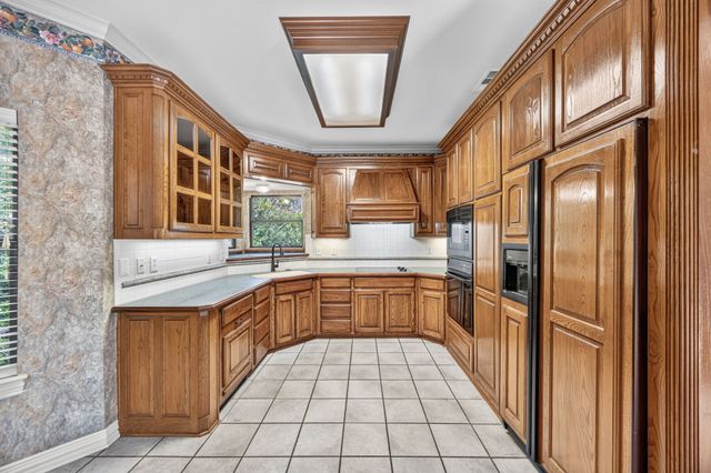 1207 Valley Trail, Heath, TX 75032