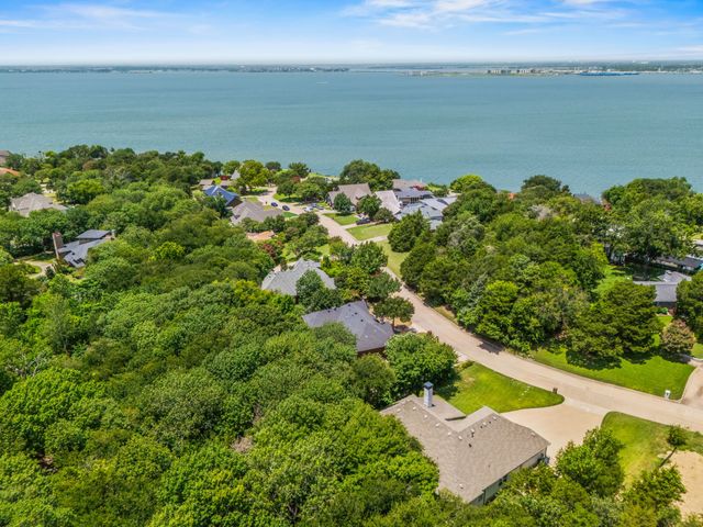 1207 Valley Trail, Heath, TX 75032