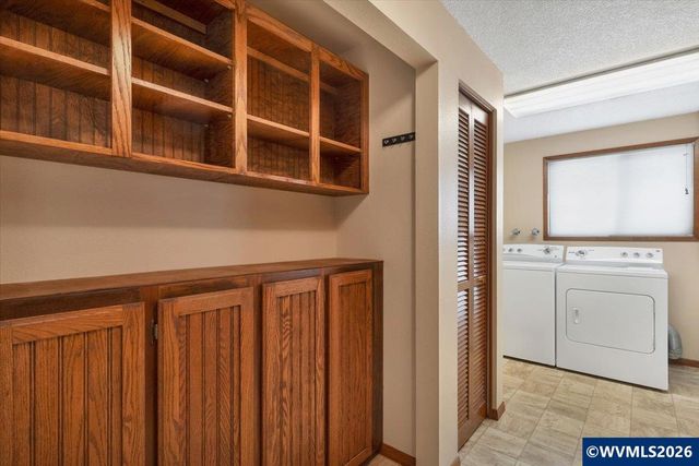 2008 W Santiam Dr, Woodburn, OR 97071