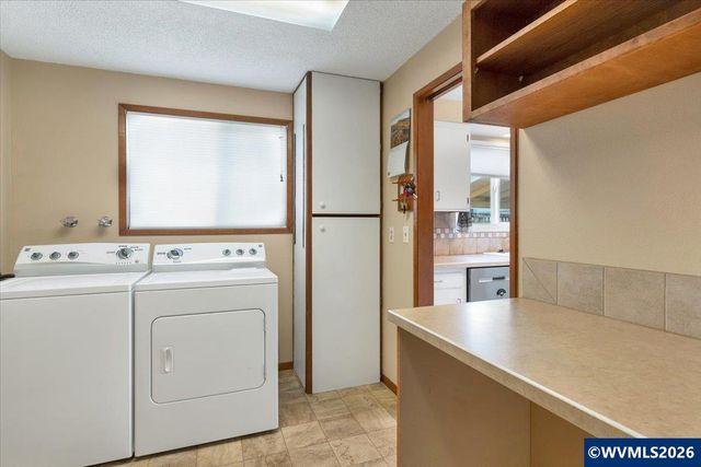 2008 W Santiam Dr, Woodburn, OR 97071