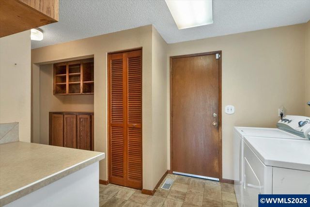 2008 W Santiam Dr, Woodburn, OR 97071