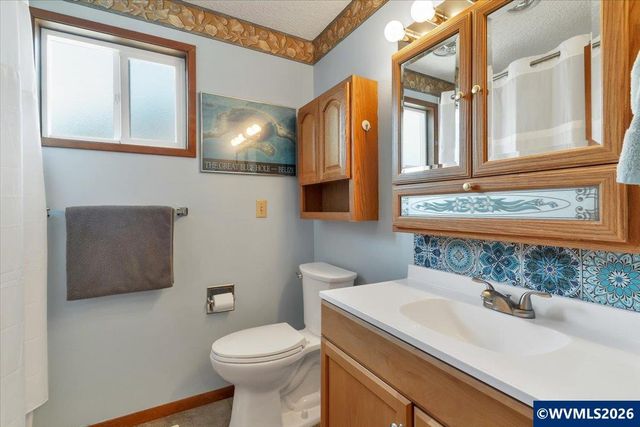 2008 W Santiam Dr, Woodburn, OR 97071