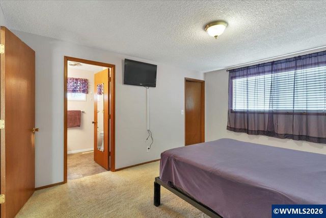 2008 W Santiam Dr, Woodburn, OR 97071