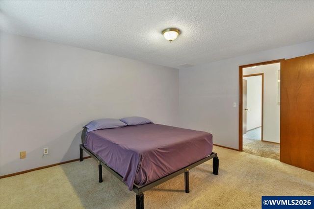 2008 W Santiam Dr, Woodburn, OR 97071
