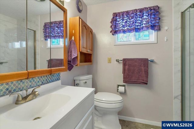 2008 W Santiam Dr, Woodburn, OR 97071