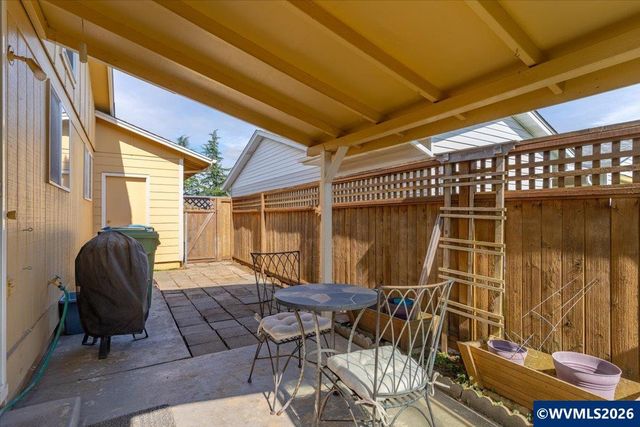 2008 W Santiam Dr, Woodburn, OR 97071