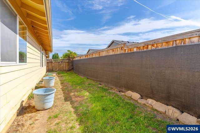 2008 W Santiam Dr, Woodburn, OR 97071