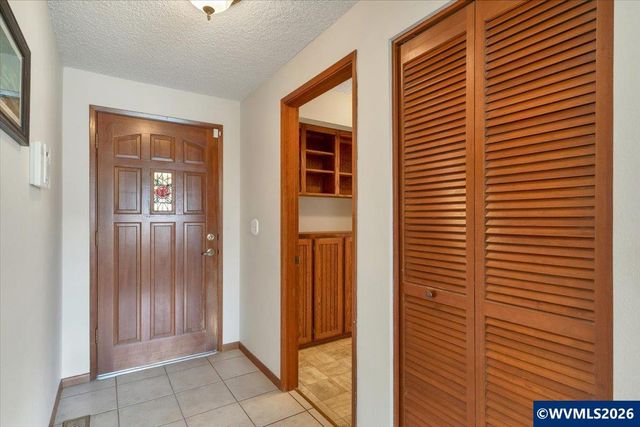 2008 W Santiam Dr, Woodburn, OR 97071