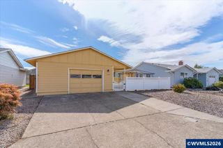 2008 W Santiam Dr, Woodburn, OR 97071