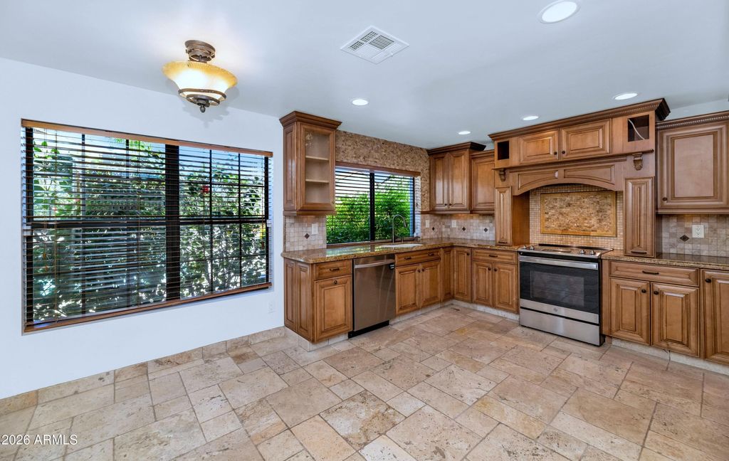 Image 7 of property listing at 5850 E KATHLEEN Road, Scottsdale, AZ 85254