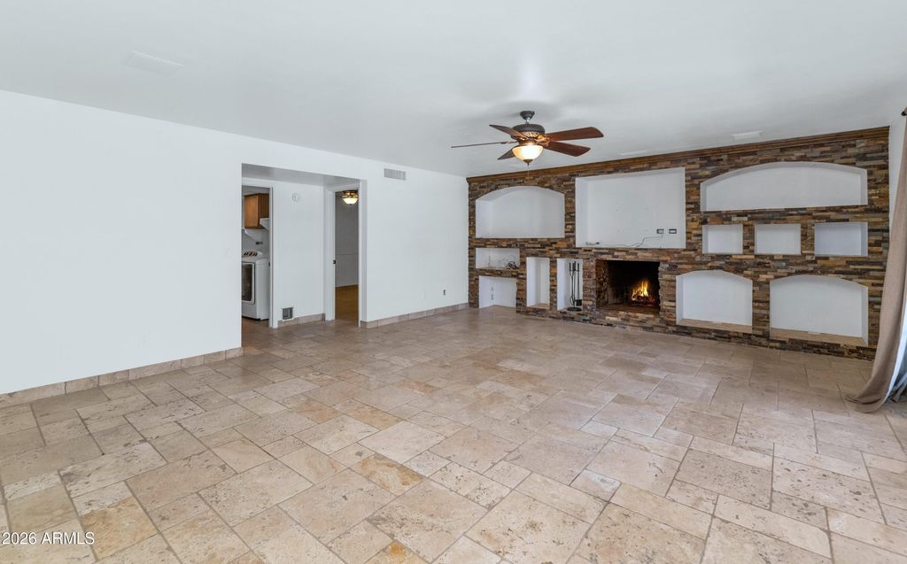 Image 9 of property listing at 5850 E KATHLEEN Road, Scottsdale, AZ 85254