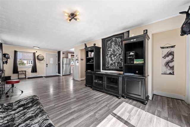 1231 33rd St NE, Cedar Rapids, IA 52402