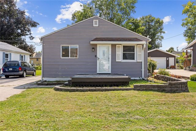 1231 33rd St NE, Cedar Rapids, IA 52402