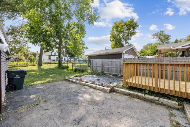 1231 33rd St NE, Cedar Rapids, IA 52402
