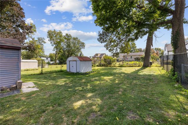1231 33rd St NE, Cedar Rapids, IA 52402