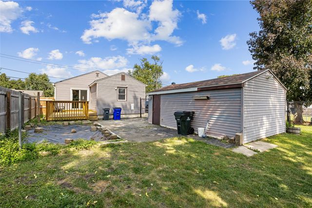 1231 33rd St NE, Cedar Rapids, IA 52402