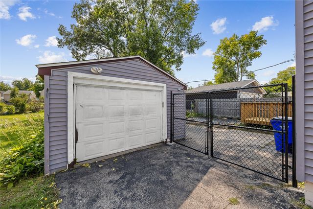 1231 33rd St NE, Cedar Rapids, IA 52402