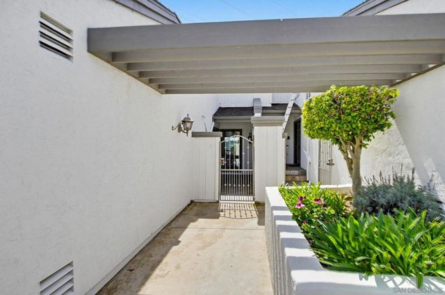 1366 Camino Lujan, San Diego, CA 92111