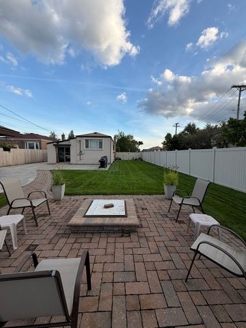 6056 W 60th Street, Chicago, IL 60638