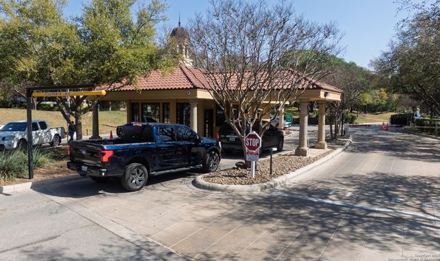 3 Brayton Pl, San Antonio, TX 78257