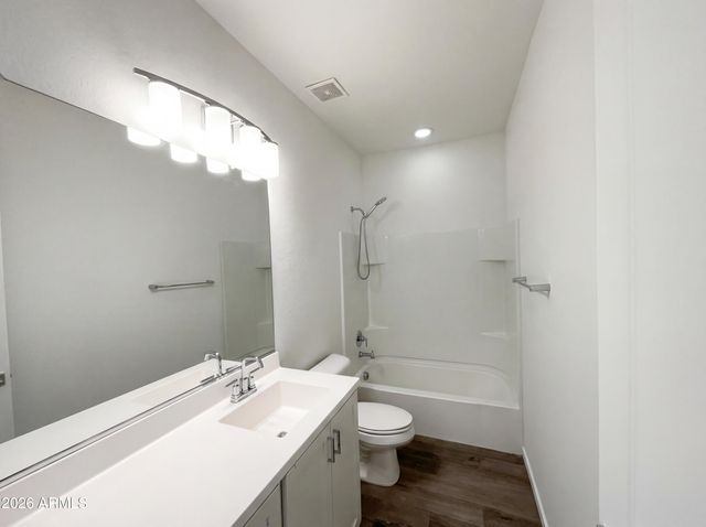 901 S SMITH Road 1074, Tempe, AZ 85281