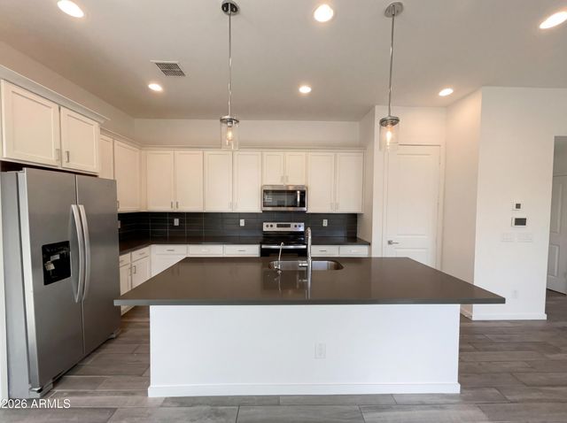 901 S SMITH Road 1074, Tempe, AZ 85281