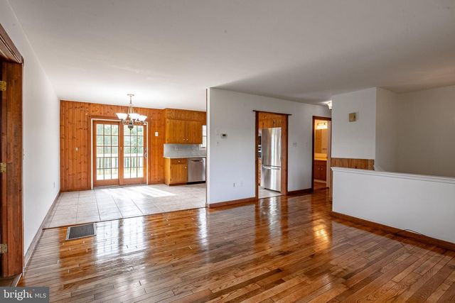 282 ERNST RD, Mohrsville, PA 19541
