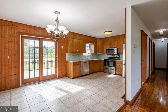 282 ERNST RD, Mohrsville, PA 19541