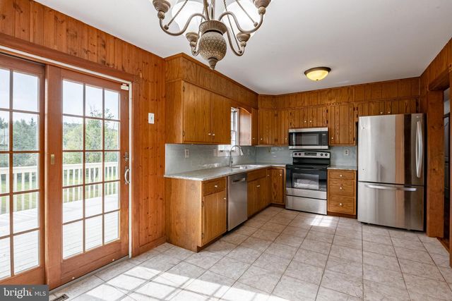 282 ERNST RD, Mohrsville, PA 19541