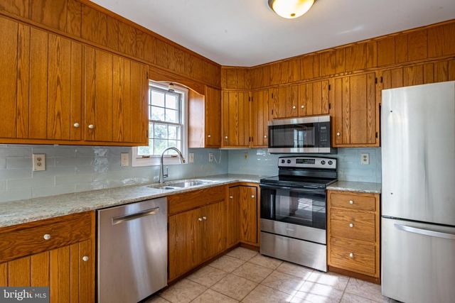 282 ERNST RD, Mohrsville, PA 19541