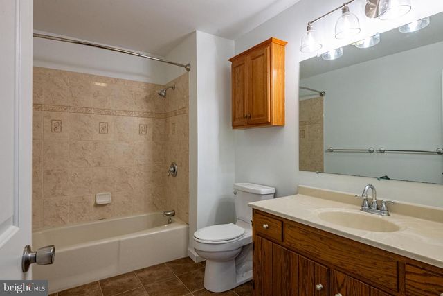 282 ERNST RD, Mohrsville, PA 19541