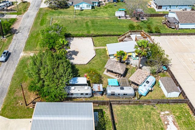 108 N 2nd St, Fulton, TX 78358