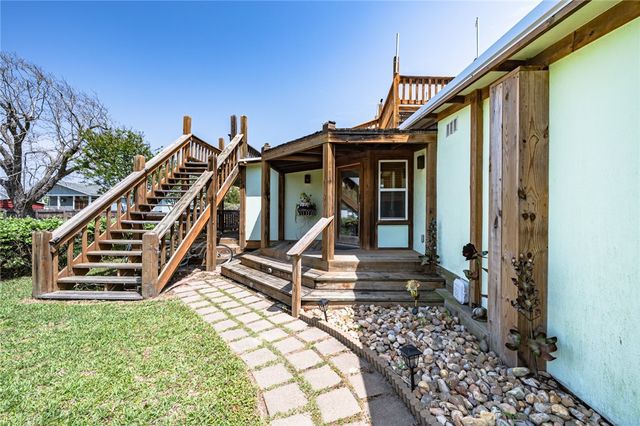 108 N 2nd St, Fulton, TX 78358