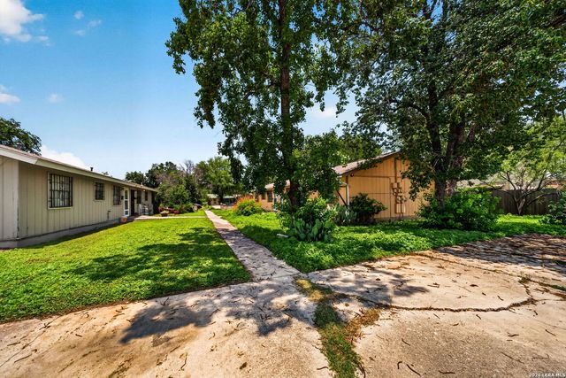 208 BEXAR DR, San Antonio, TX 78228