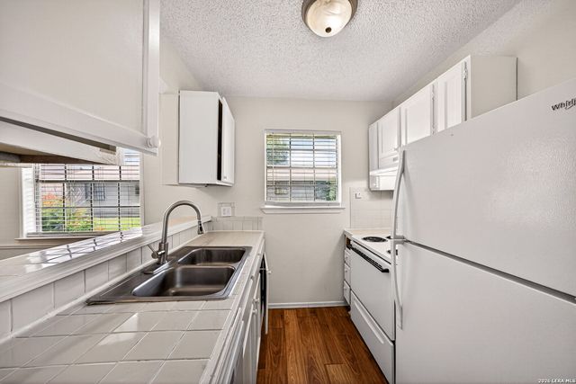 208 BEXAR DR, San Antonio, TX 78228
